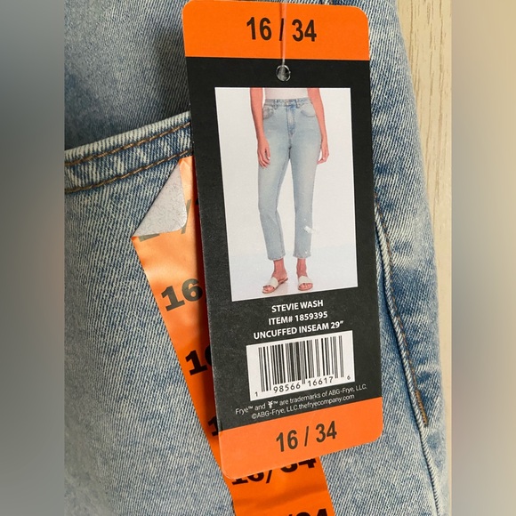 FRYE Women's Cuffed Crop High-Rise Sz 16 / 34 Stevie Wash Blue Jean - Picture 2 of 8